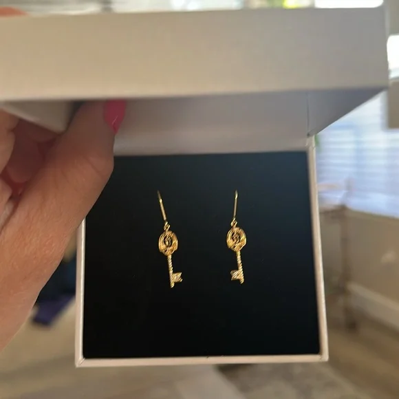 Club 33 Disneyland Exclusive Key Gold Earrings Rebecca Hook 🔑💙 - Picture 13 of 15